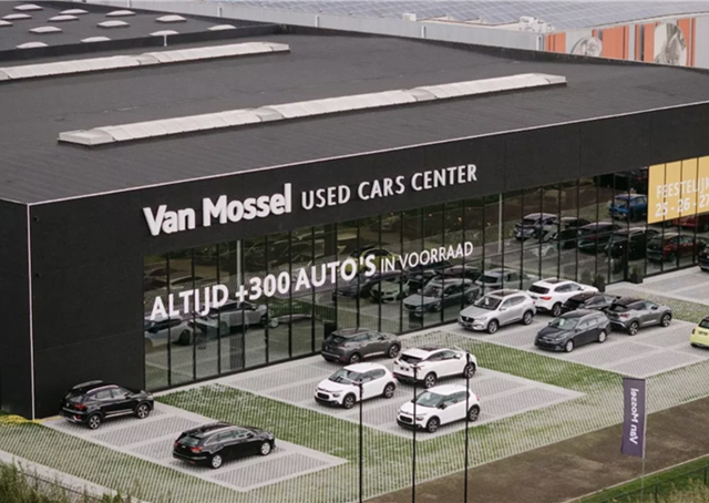 Plus grand centre de voitures d'occasion intérieur de belgique : un garage où la pluie ne fait pas tache